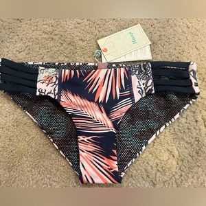 NWT MAAJI M BOTTOMS CORAL PALMS